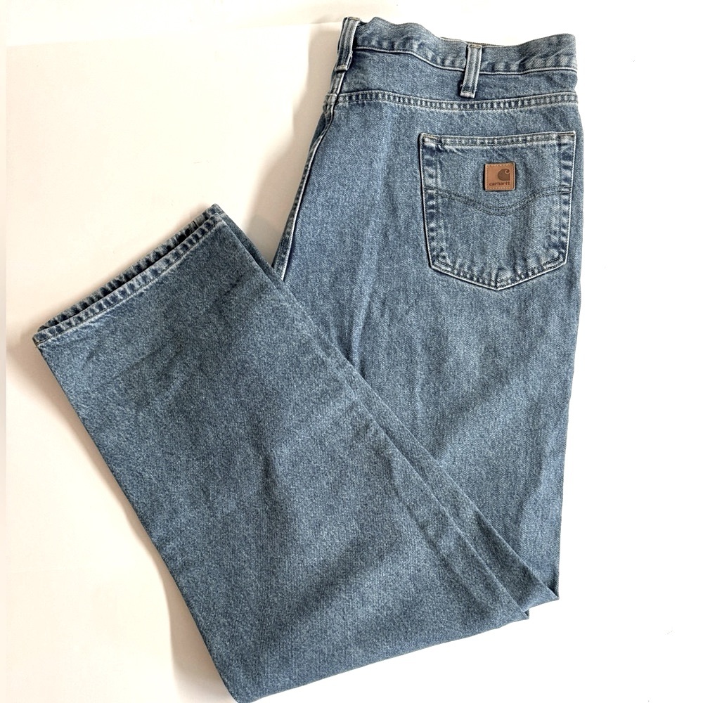 Carhartt-med wash relaxed fit heavy denim.Slight distressing.Size 42x34